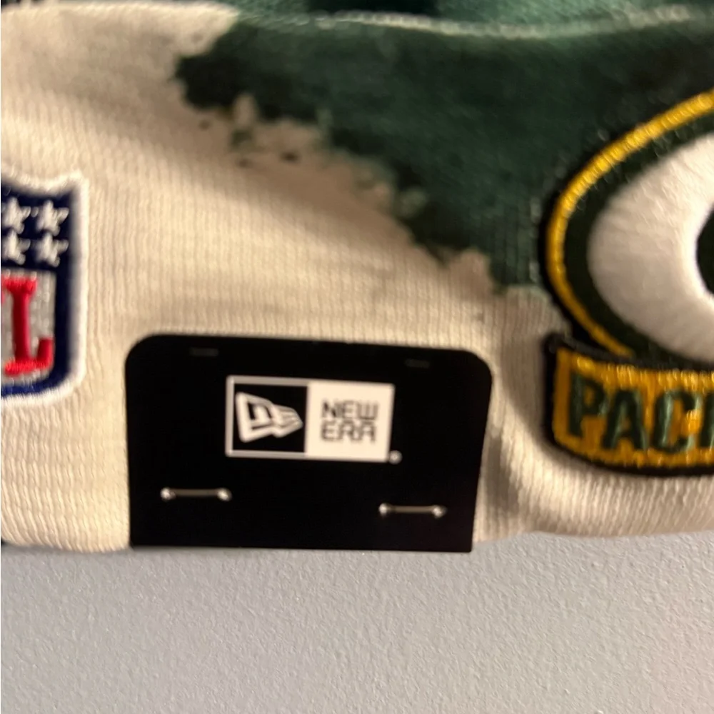 Greenbay Packers Aunthetic New Era NFL Beanie Winter Hat 2022 Field Sport NWT - Picture 4 of 10